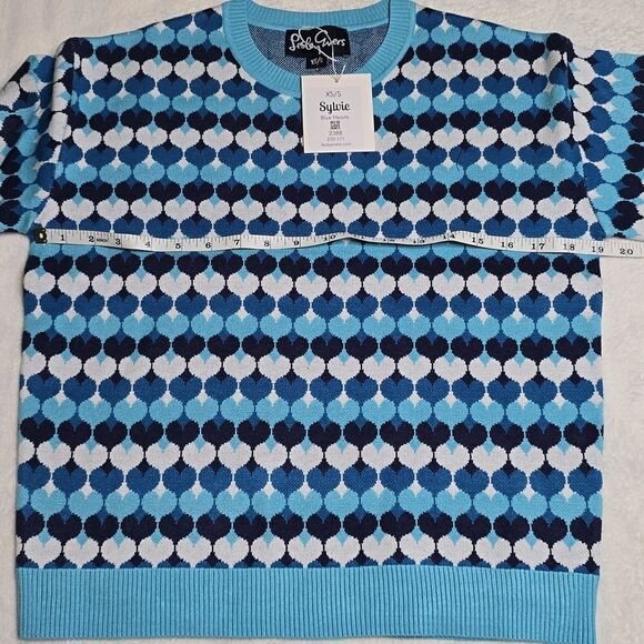 877 NWT Lesley Evers Sylvie Heart Sweater Blue Geometric Heart Knit XS/S - Picture 2 of 5